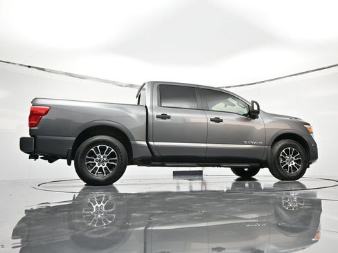 Used 2024 Nissan Titan SV w/ SV Convenience Package image 40