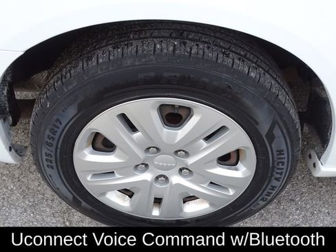 Used 2019 Dodge Grand Caravan SE w/ UConnect Hands-Free Group image 16