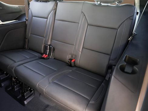 Used 2025 Chevrolet Tahoe Z71 w/ Comfort Package image 26