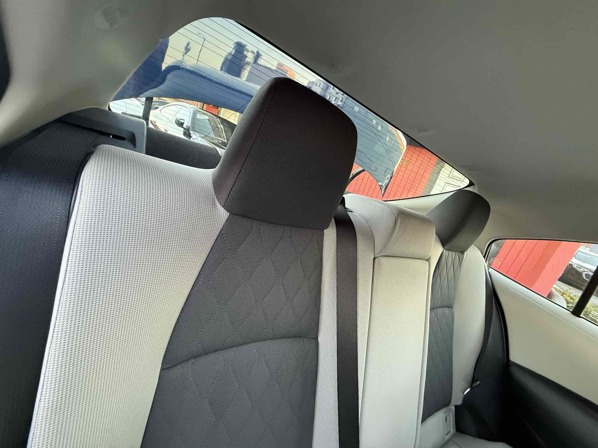 Used 2020 Toyota Corolla LE FWD image 21