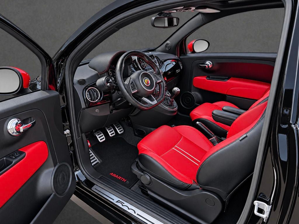 Used 2017 FIAT 500 Abarth w/ Popular Equipment Package FWD image 5