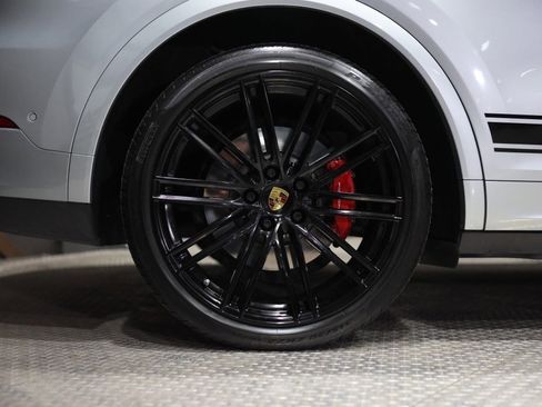 Used 2022 Porsche Cayenne Turbo image 7