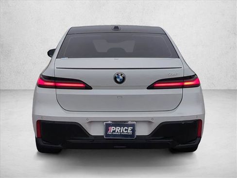 Used 2023 BMW 740i w/ Parking Assistance Package image 7