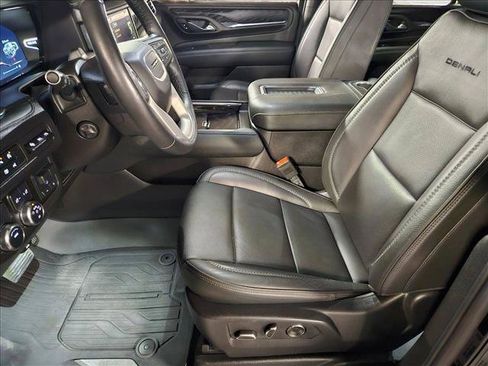 Used 2024 GMC Yukon Denali w/ Advanced Technology Package RWD image 17