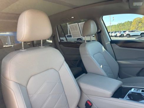 Used 2025 Volkswagen Atlas SE image 11