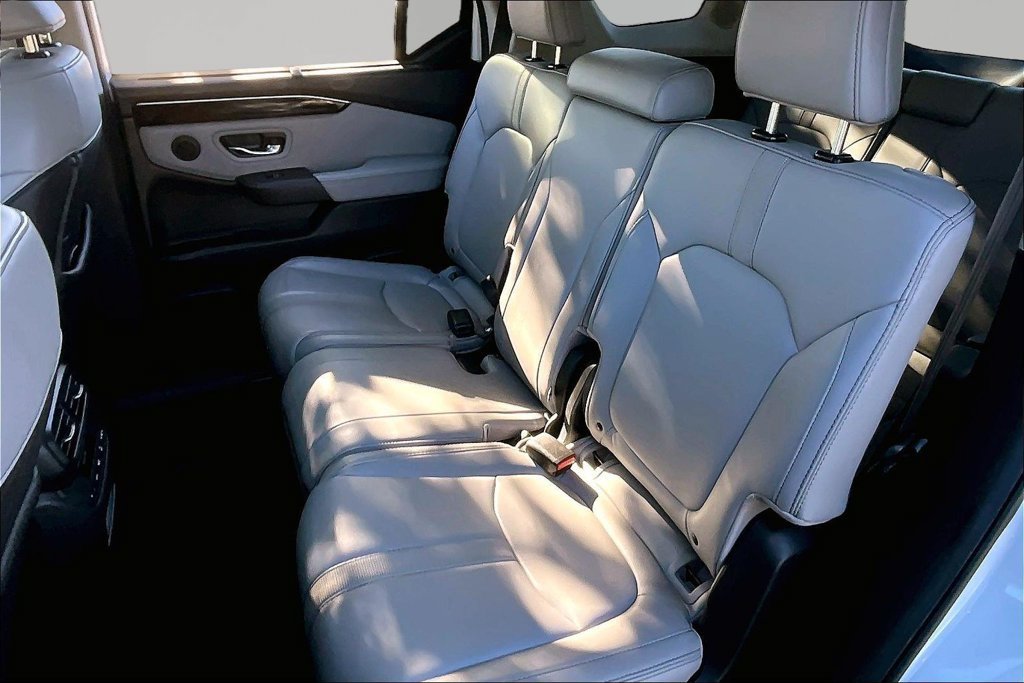 Used 2024 Honda Pilot Touring image 18