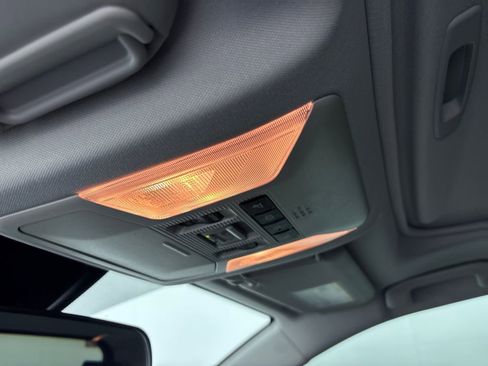 New 2026 Kia Carnival EX FWD image 23