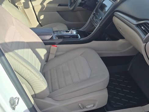 Used 2019 Ford Fusion SE image 24