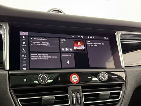 Certified 2026 Porsche Macan AWD/4WD image 41