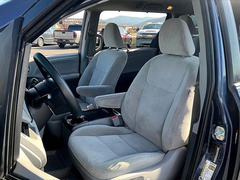 Used 2020 Toyota Sienna LE image 25
