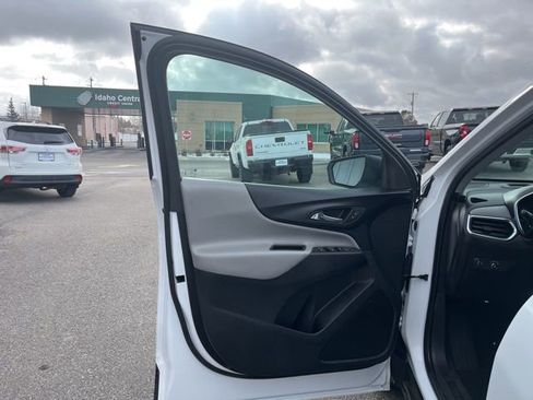 Used 2024 Chevrolet Equinox LS AWD/4WD image 27