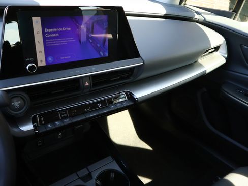 Used 2025 Toyota Prius LE image 16