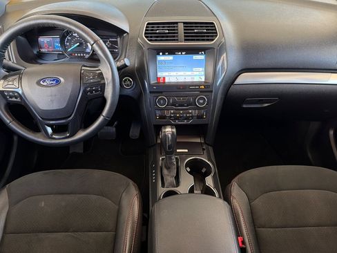 Used 2018 Ford Explorer XLT w/ Equipment Group 202A FWD image 14