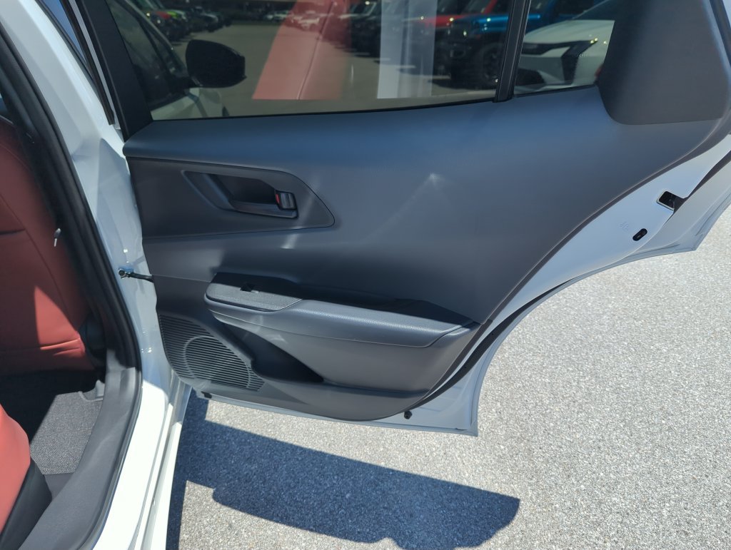 Used 2025 Toyota Prius LE FWD image 28