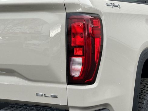 New 2026 GMC Sierra 1500 SLE w/ Preferred Package image 7