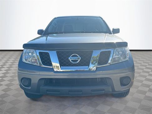 Used 2019 Nissan Frontier SV image 2