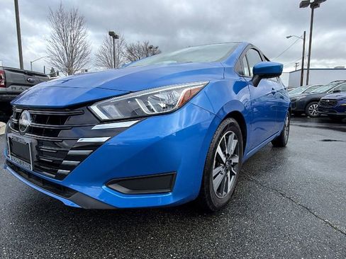 Used 2023 Nissan Versa SV image 9