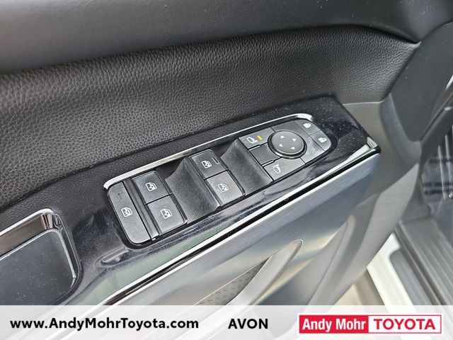 Used 2023 Nissan Pathfinder SL AWD/4WD image 12