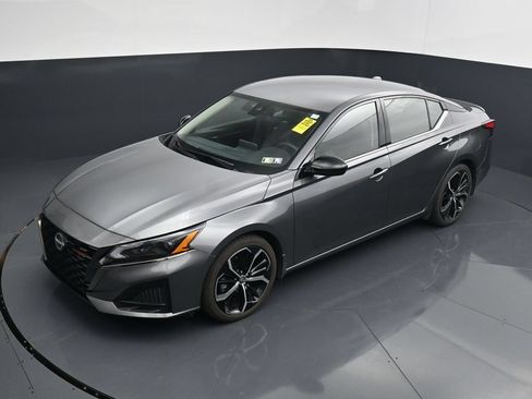 Used 2023 Nissan Altima 2.5 SR FWD image 18