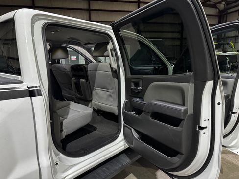 Used 2018 Chevrolet Silverado 1500 Custom w/ Custom Value Package image 21