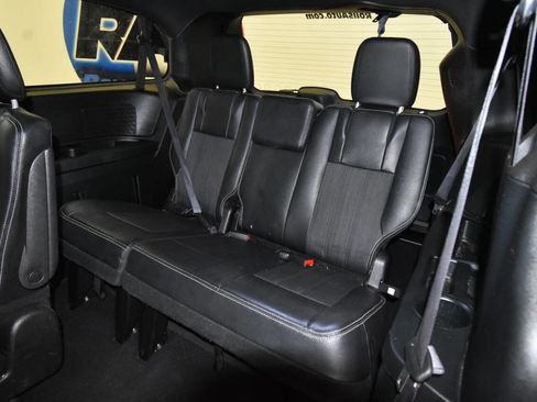 Used 2016 Chrysler Town & Country S image 13