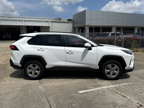 Used 2023 Toyota RAV4 XLE w/ Convenience Package FWD image 2