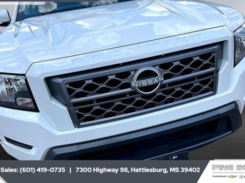Used 2024 Nissan Frontier SV RWD image 22