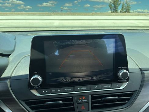 Used 2025 Nissan Altima 2.5 SV FWD image 23