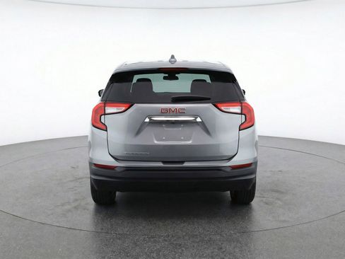 Used 2024 GMC Terrain SLE image 7