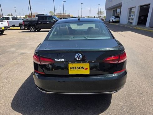 Used 2022 Volkswagen Passat 2.0T FWD image 10