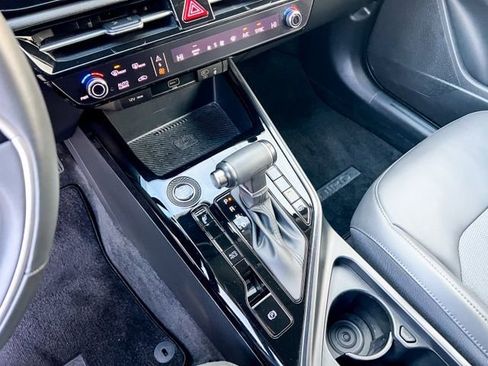 Certified 2024 Kia Niro EX image 16