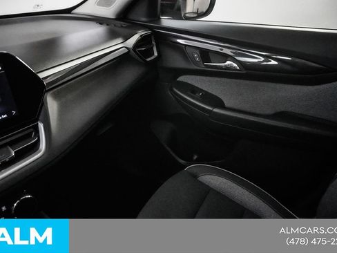 Used 2025 Chevrolet TrailBlazer LT AWD/4WD image 43