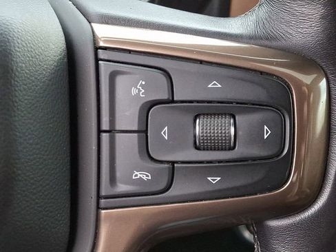 Used 2022 Chevrolet Silverado 1500 High Country w/ Technology Package AWD/4WD image 23