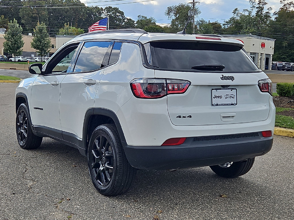 Used 2025 Jeep Compass Latitude w/ Convenience Group AWD/4WD image 5