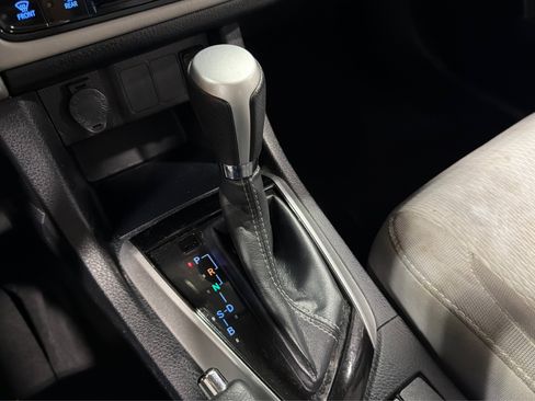 Used 2018 Toyota Corolla LE FWD image 30