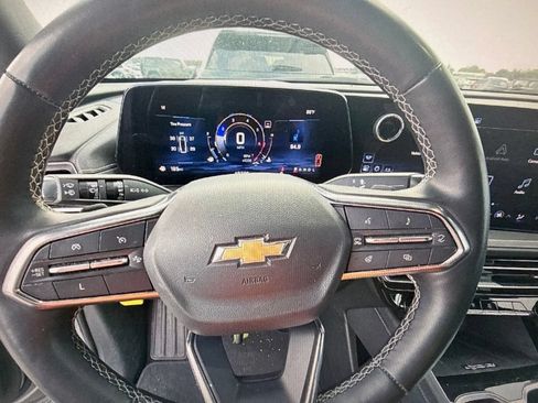 Used 2024 Chevrolet Traverse LT FWD image 8