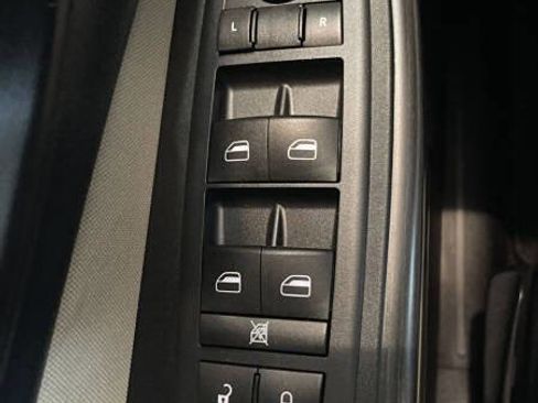 Used 2016 Jeep Cherokee Sport image 14