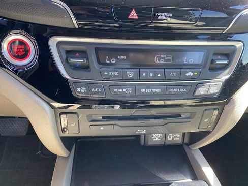 Used 2019 Honda Pilot Touring image 19