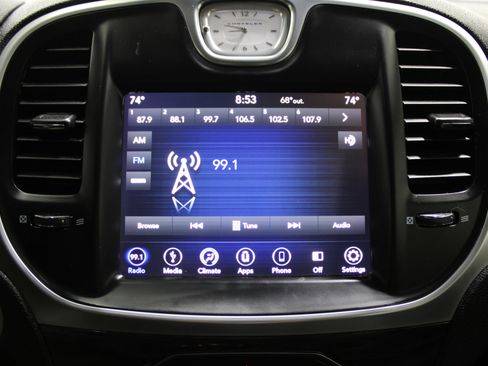 Used 2019 Chrysler 300 Touring w/ Sport Appearance Package image 14