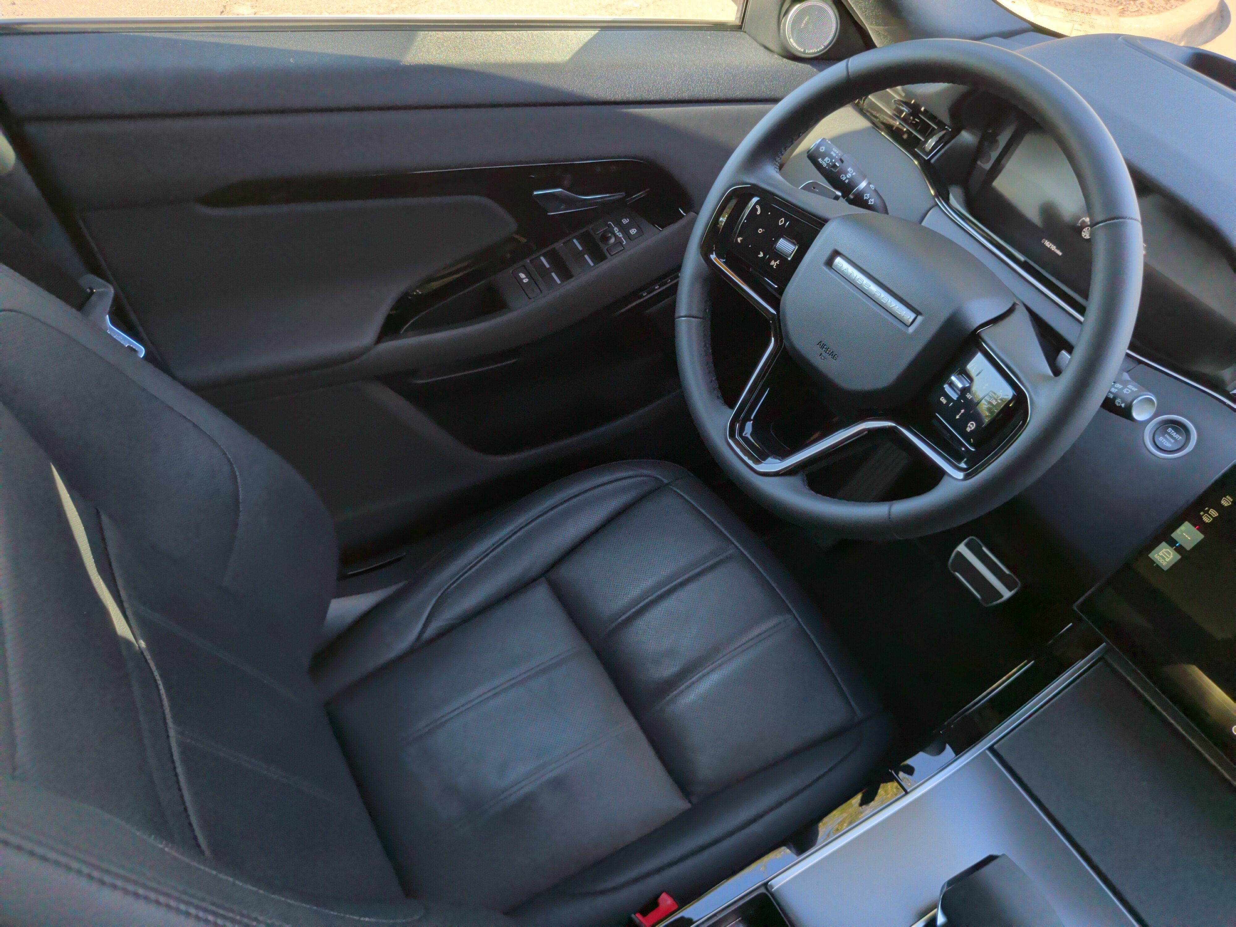 Used 2024 Land Rover Range Rover Evoque Dynamic SE AWD/4WD image 33