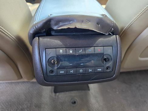 Used 2011 Buick Enclave CXL FWD image 10