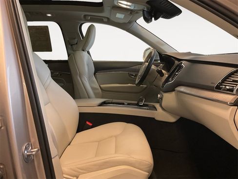 Certified 2024 Volvo XC90 B6 Plus w/ Protection Package image 15