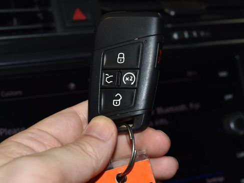 Used 2021 Volkswagen Tiguan SEL AWD/4WD image 18
