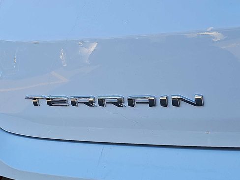Used 2024 GMC Terrain SLE image 31