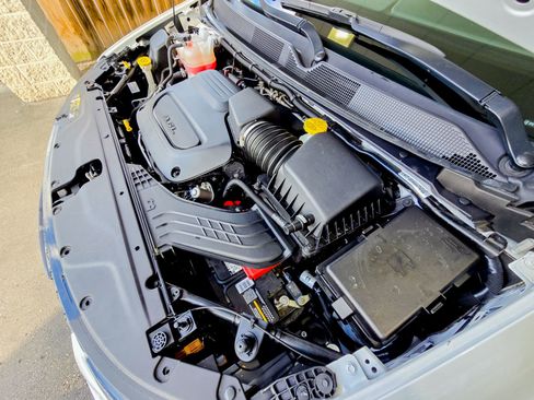 Used 2025 Chrysler Pacifica Limited image 43