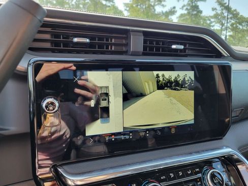 New 2025 GMC Sierra 3500 Denali w/ Denali Reserve Package image 19