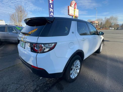 Used 2015 Land Rover Discovery Sport SE image 5