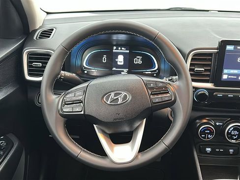 Used 2025 Hyundai Venue SEL FWD image 23