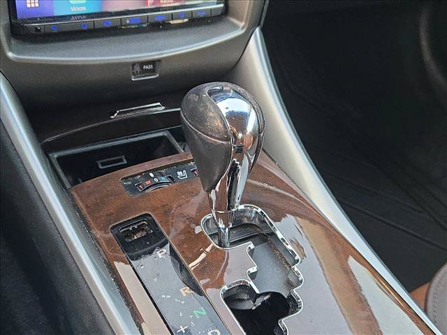 Used 2012 Lexus IS 250C w/ Luxury Pkg RWD image 10