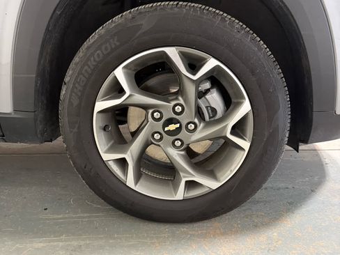 Certified 2025 Chevrolet Trax LT w/ LT Convenience Package image 11